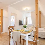 Lucia Apartman *